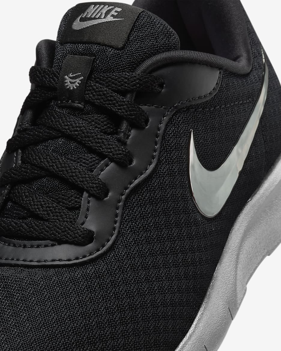 Nike tanjun black kids best sale